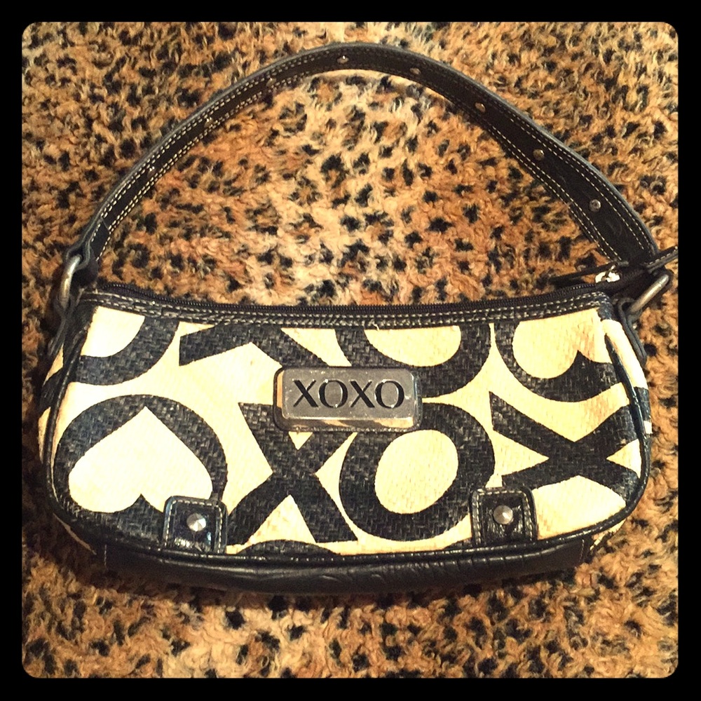 XOXO Black & Beige woven small purse NEW